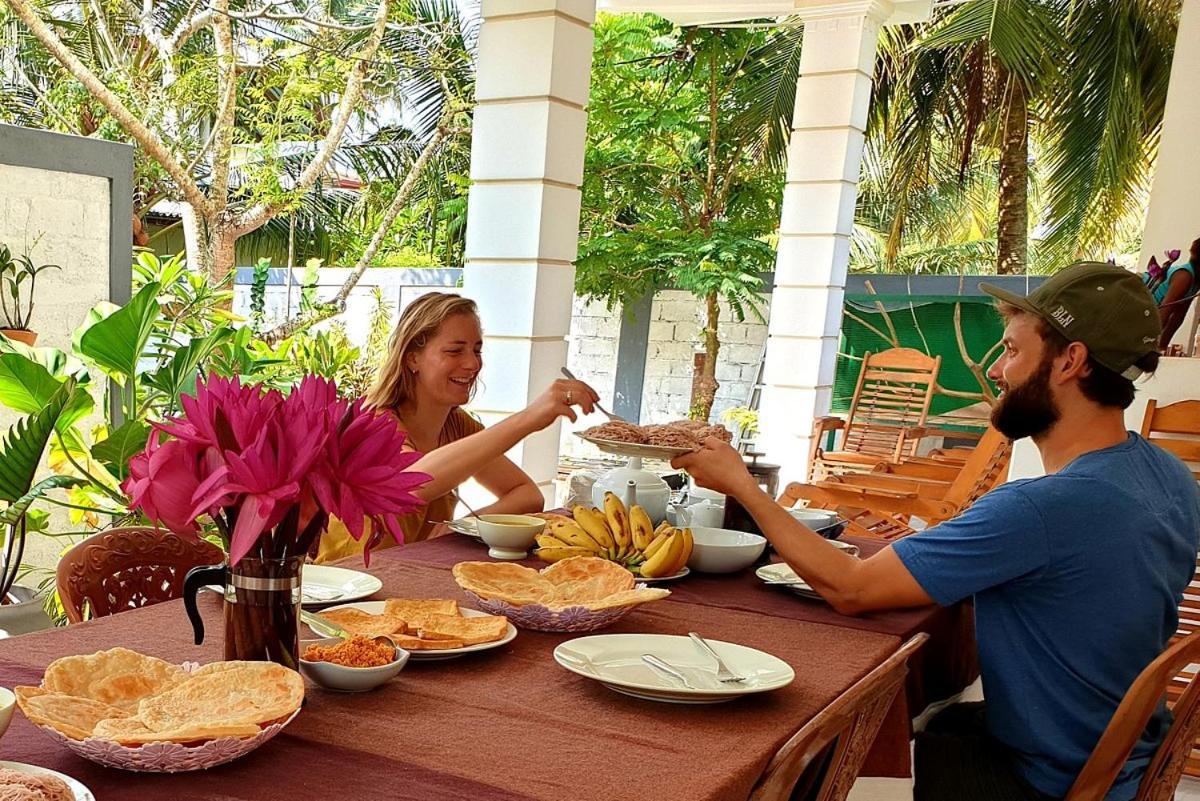 Surf'N Lanka - Surf School Hotel Weligama Bagian luar foto
