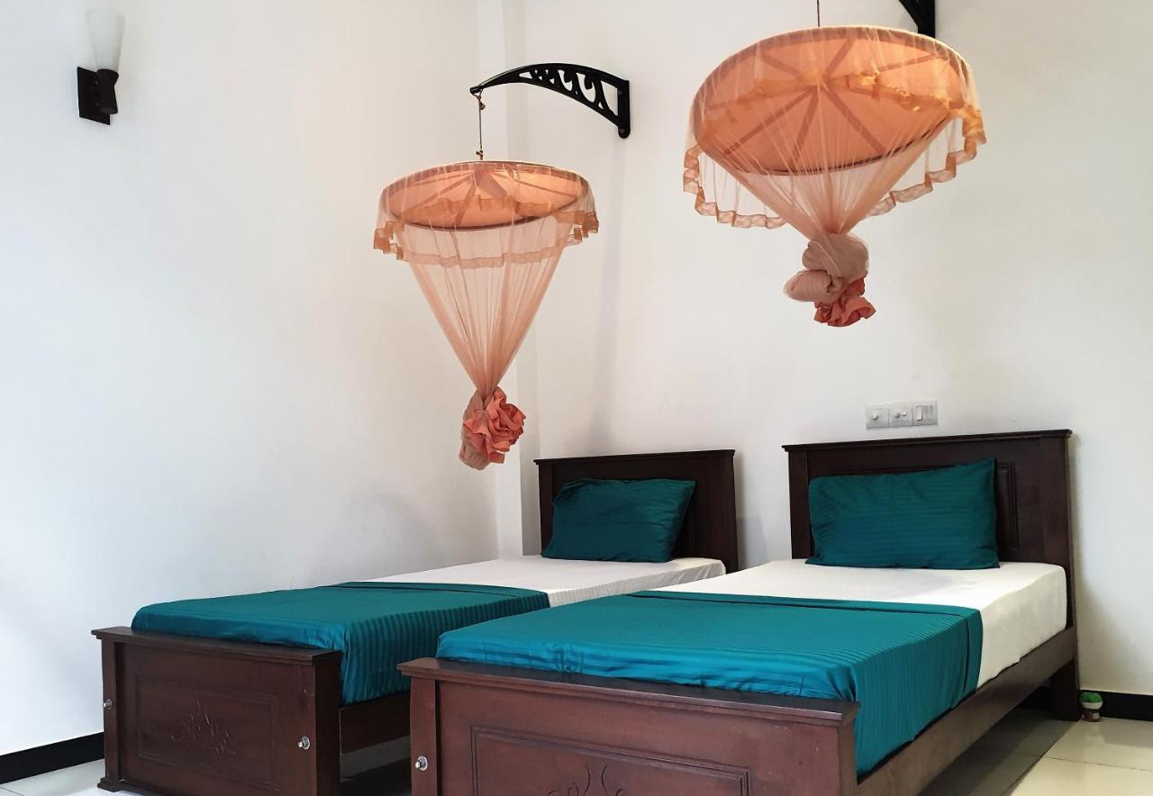 Surf'N Lanka - Surf School Hotel Weligama Bagian luar foto