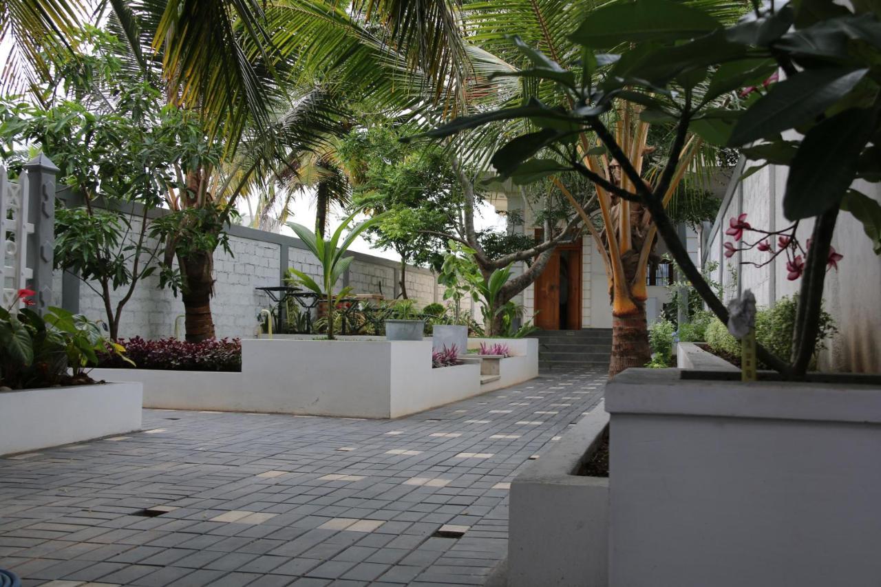 Surf'N Lanka - Surf School Hotel Weligama Bagian luar foto