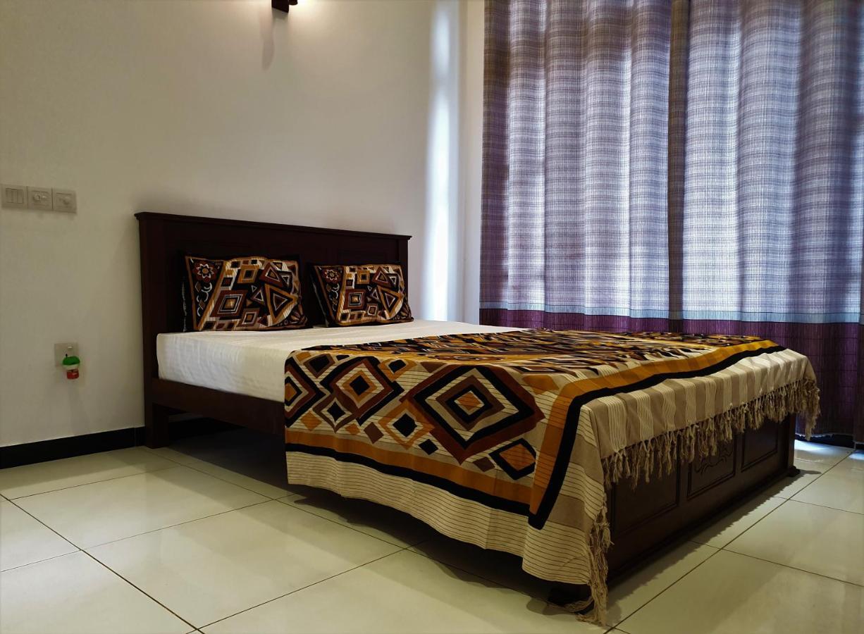 Surf'N Lanka - Surf School Hotel Weligama Bagian luar foto