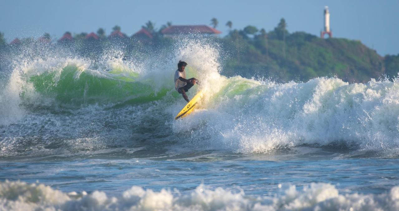 Surf'N Lanka - Surf School Hotel Weligama Bagian luar foto