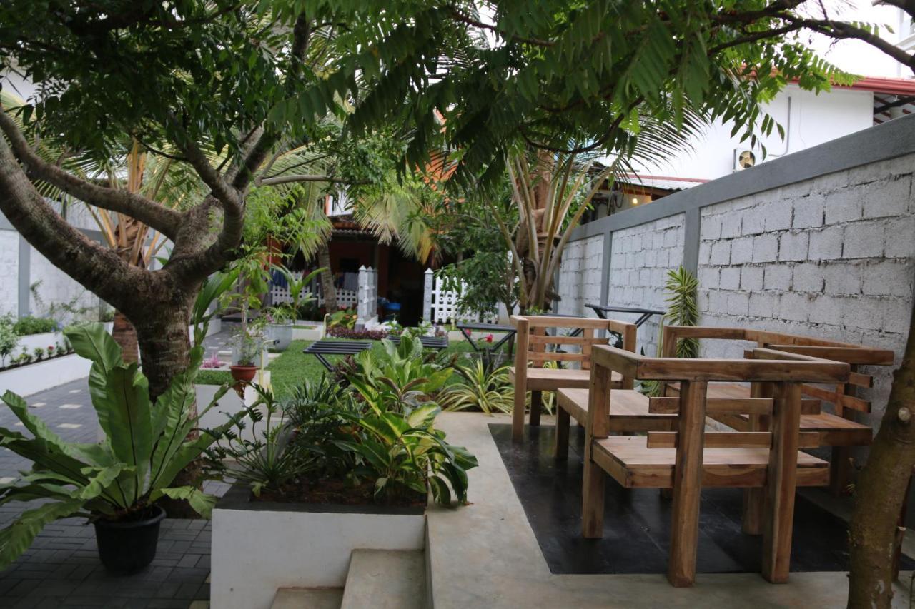 Surf'N Lanka - Surf School Hotel Weligama Bagian luar foto