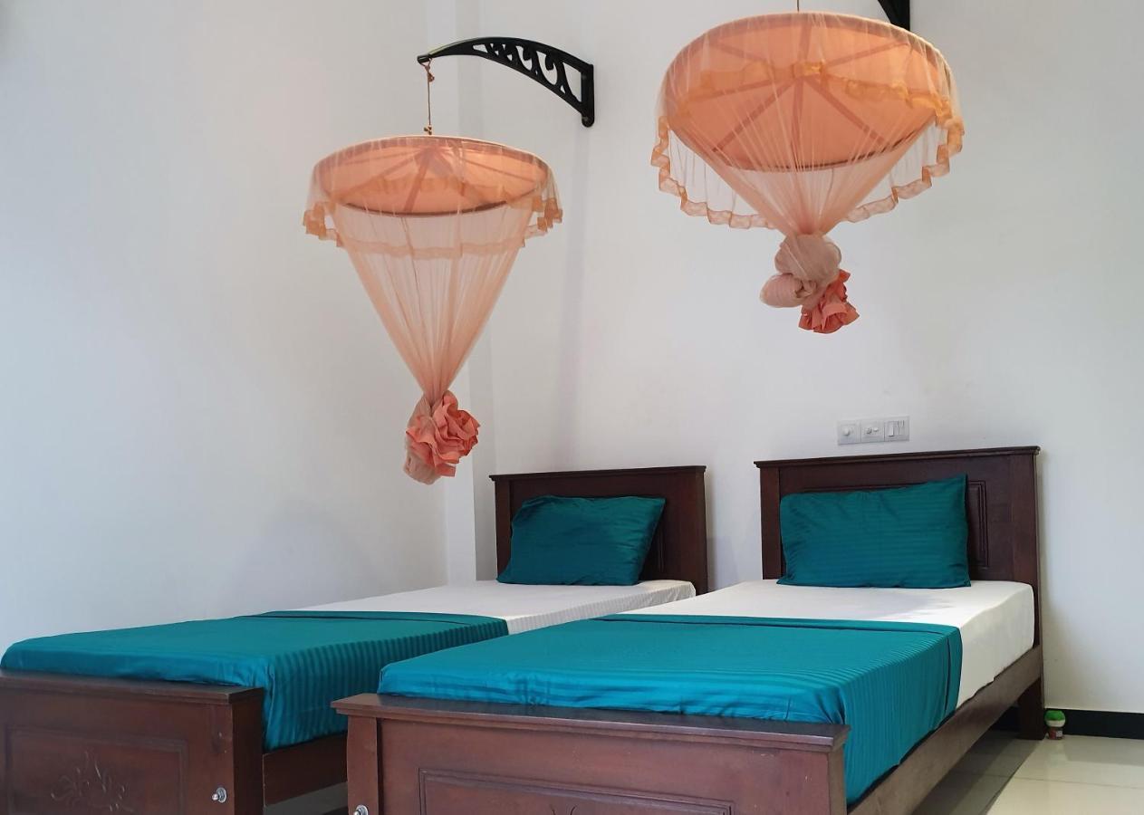 Surf'N Lanka - Surf School Hotel Weligama Bagian luar foto