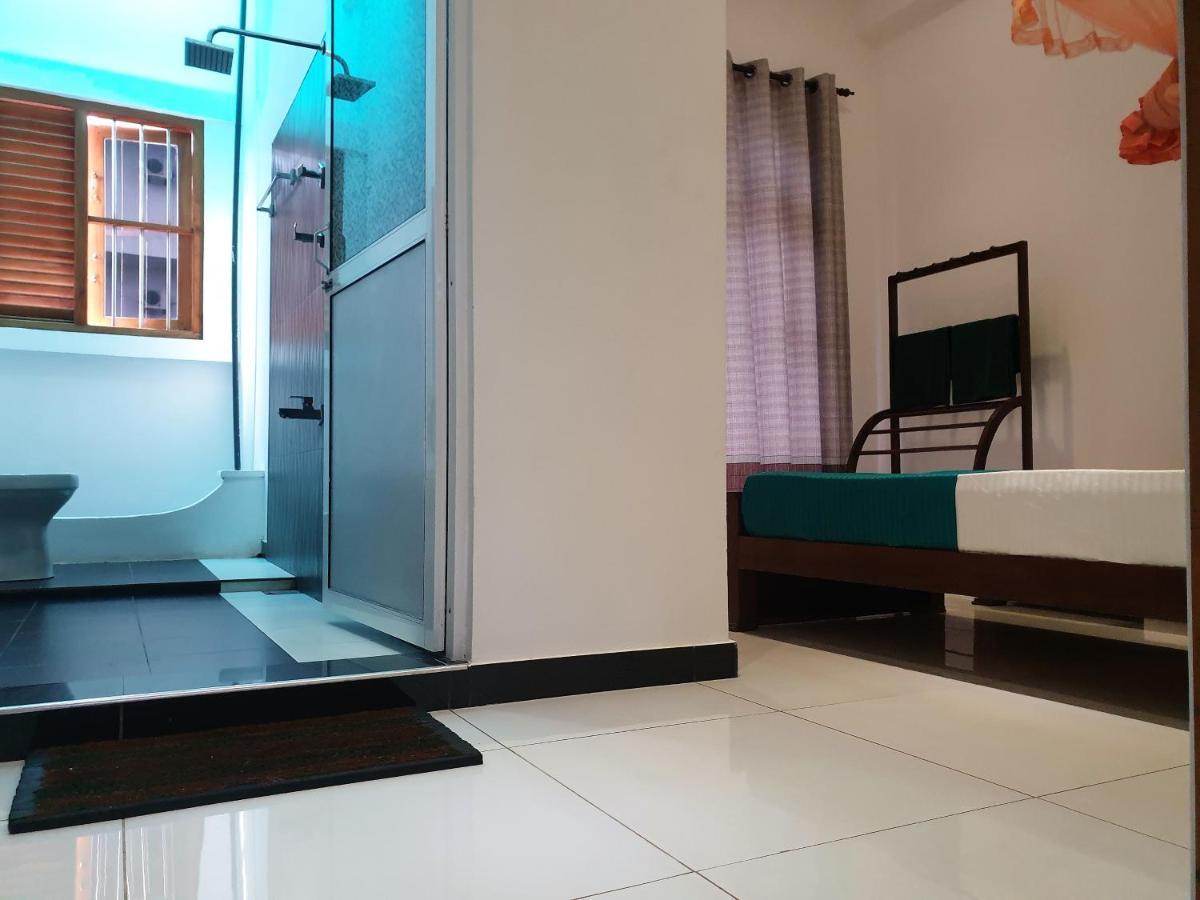 Surf'N Lanka - Surf School Hotel Weligama Bagian luar foto